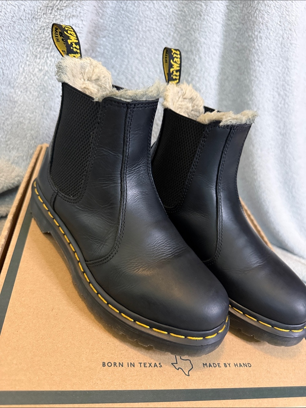 Dr. Martens Size 7 Black Leather Chelsea Booties with Cream Faux Fur Trim